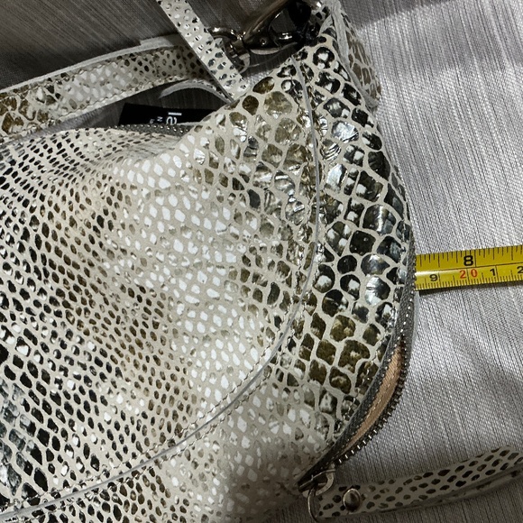 Latico Leather Crosby Sling/Crossbody Cobra Purse - Picture 4 of 6